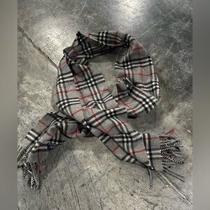 Burberry London Scarves 🧣